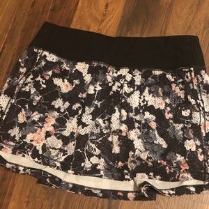 Lululemon size 4 black and floral skirt